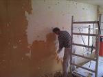 alle behang eraf en nw stuukwerk op de muur