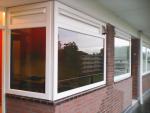 zonwerend privecy glas in de keuken met luchtroosters