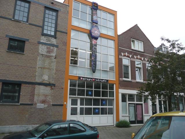 swatch horloge imp. buitenzijde pand rondom stucken