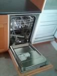luxe keuken inkl. inbouw vaatwasser.  rechts de 3 diepvries lades
