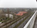 uitzicht op de tennisbaan